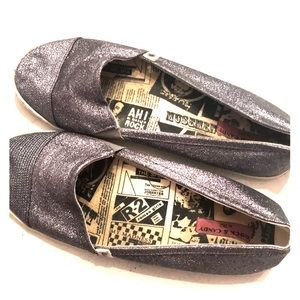 Size 9 Rock & Candy silver glitter  flats.